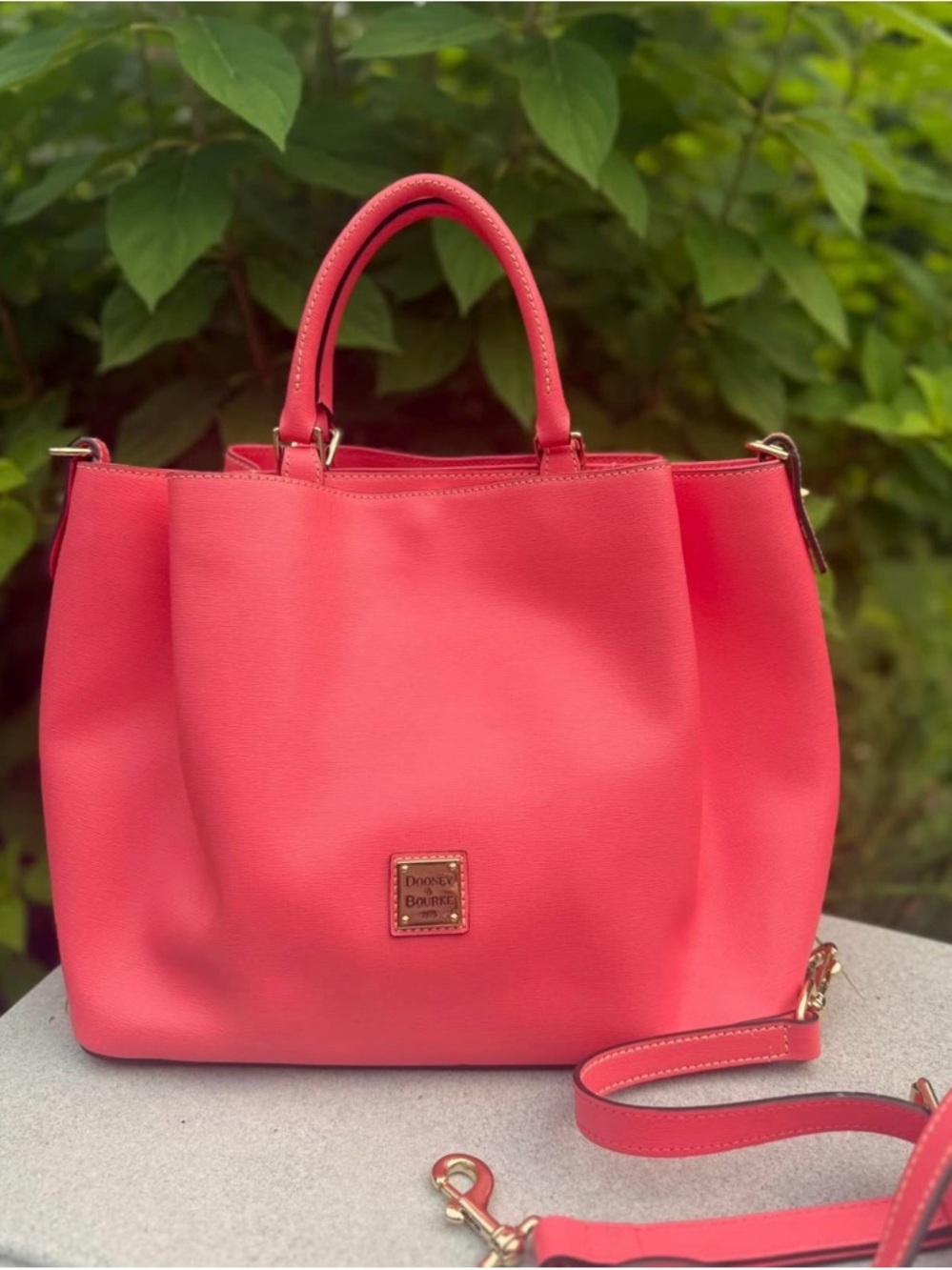 Dooney & Bourke Large Saffiano Barlow in excellent condition